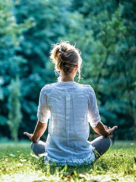 Meditação e yoga podem causar mais ansiedade em pessoas que sofrem com o transtorno, diz novo estudo - iStock