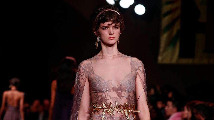 Dior apresenta seu desfile de alta-costura de primavera-verão na Paris Fashion Week 2020 - AFP