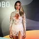 Bárbara Evans apostou na transparência branca e decotada para aproveitar o Carnaval na Sapucaí - Graça Paes/AgNews