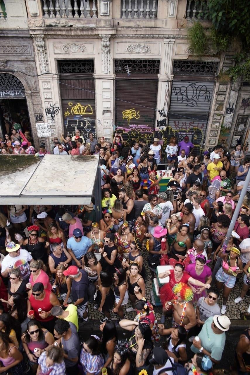 Foliões de divertem durante o bloco Quizomba, no Rio de Janeiro - Ricardo Borges/UOL