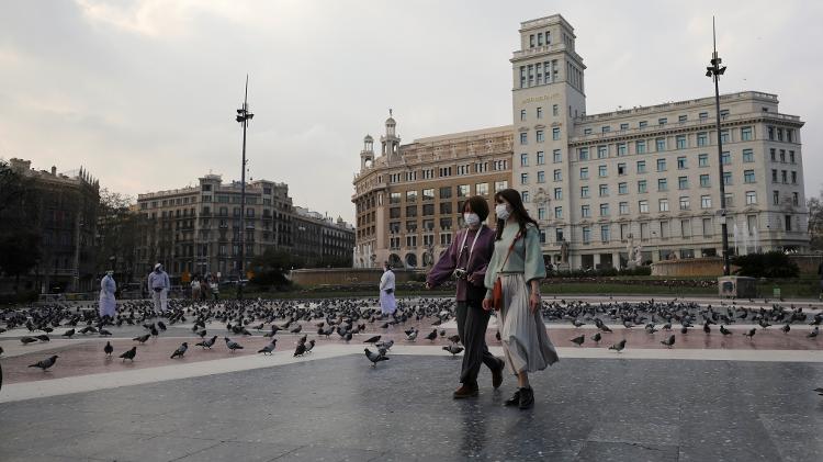 14.03.2020 - Plaza de Catalunya, em Barcelona: poucas pessoas arriscam visitar os pontos turísticos - Nacho Doce/Reuters