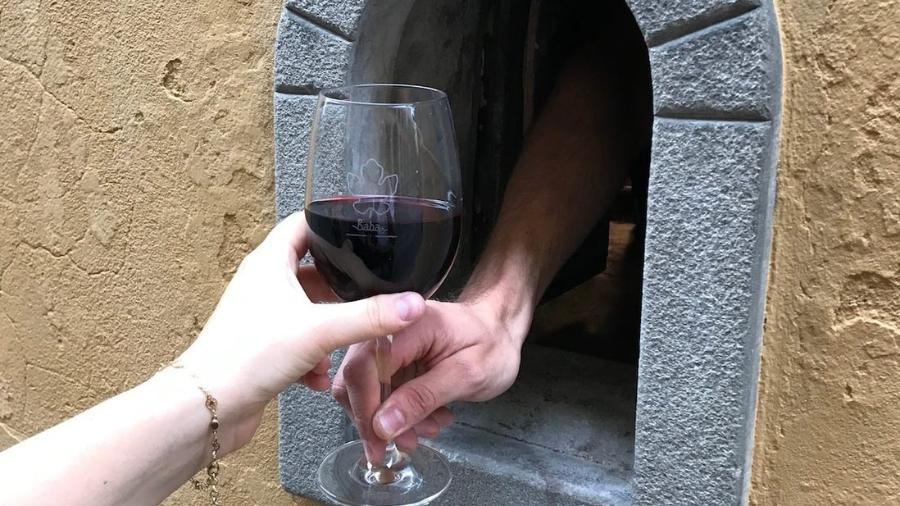 Janela de vinho, uma tradição de Florença - Reprodução/Instagram