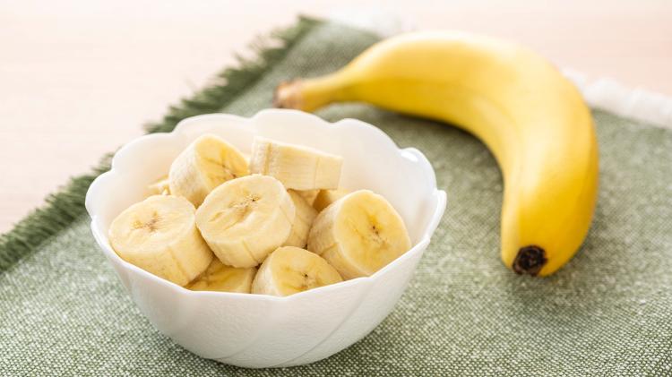 Banana é fonte de energia e ajuda a controlar a ansiedade - iStock - iStock