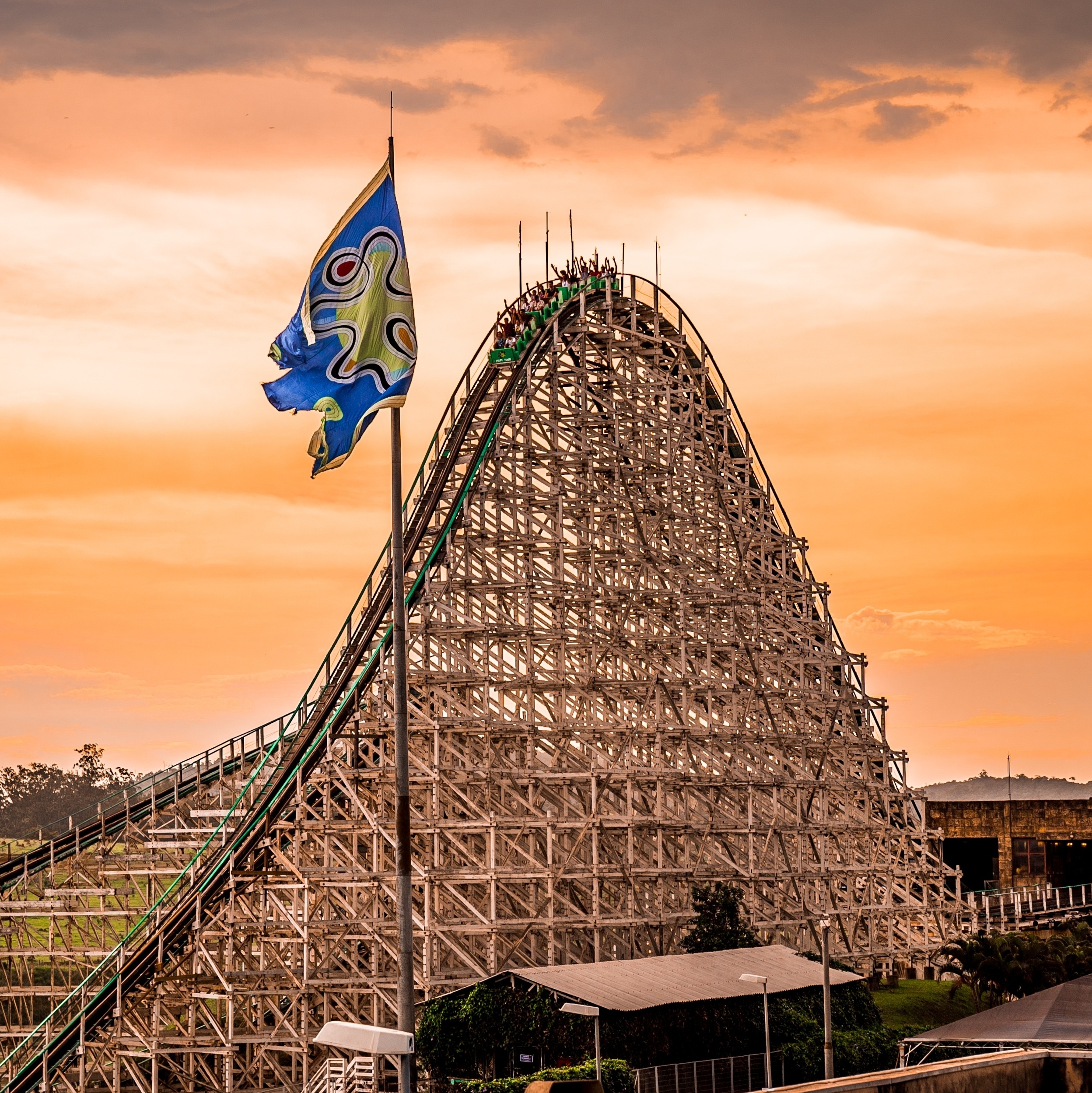 Hopi Hari da inicio a reforma na La Tour Eiffel