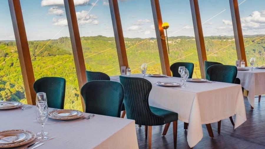 Gramado ganhou seu primeiro restaurante giratório, que oferece vista panorâmica 360º do Vale do Quilombo - Reprodução/Instagram