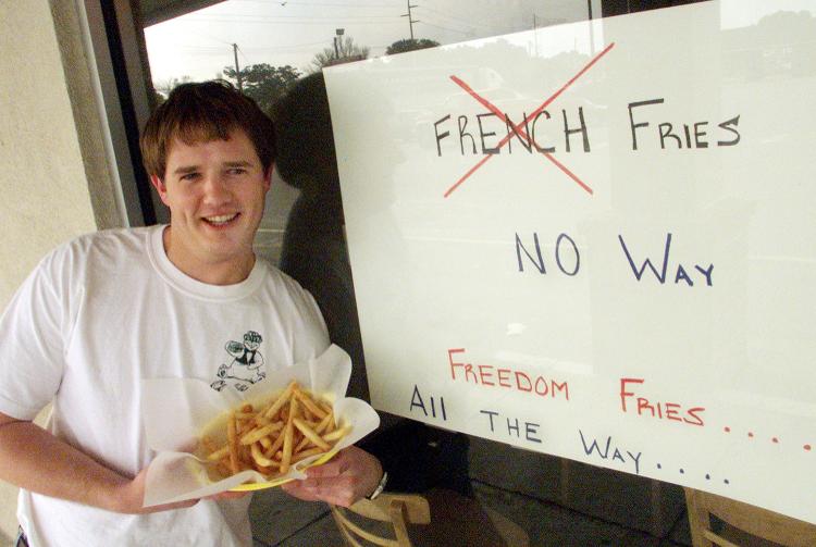 Restaurante mudou o nome das "french fries" para "freedom fries", em 2003 Restaurante mudou o nome das "french fries" para "freedom fries", em 2003