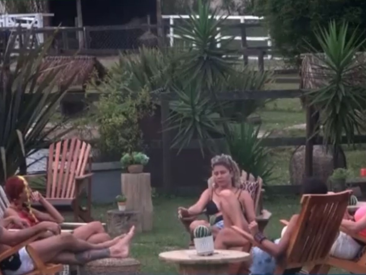 Babi detona peoa para aliados: 'Ela é incoerente e hipócrita'