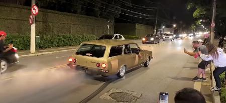 Alemão da Caravan fazendo o chamado "borrachão" na Avenida Europa Alemão da Caravan fazendo o chamado "borrachão" na Avenida Europa