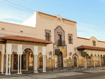 Restaurante mais antigo da Flórida faz 120 anos e comporta 1700 pessoas