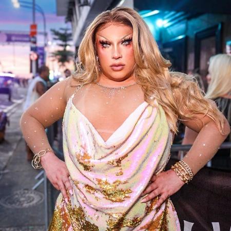 Shandra que fez parte da equipe de costureiros de Lady Gaga Shandra que fez parte da equipe de costureiros de Lady Gaga