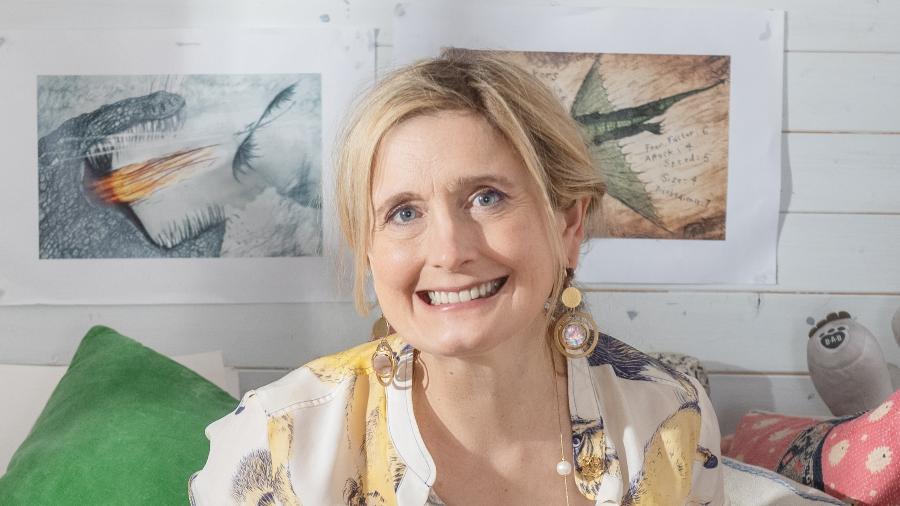 Cressida Cowell é a autora da série de livros que inspirou o filme 'Como Treinar Seu Dragão' Cressida Cowell é a autora da série de livros que inspirou o filme 'Como Treinar Seu Dragão'