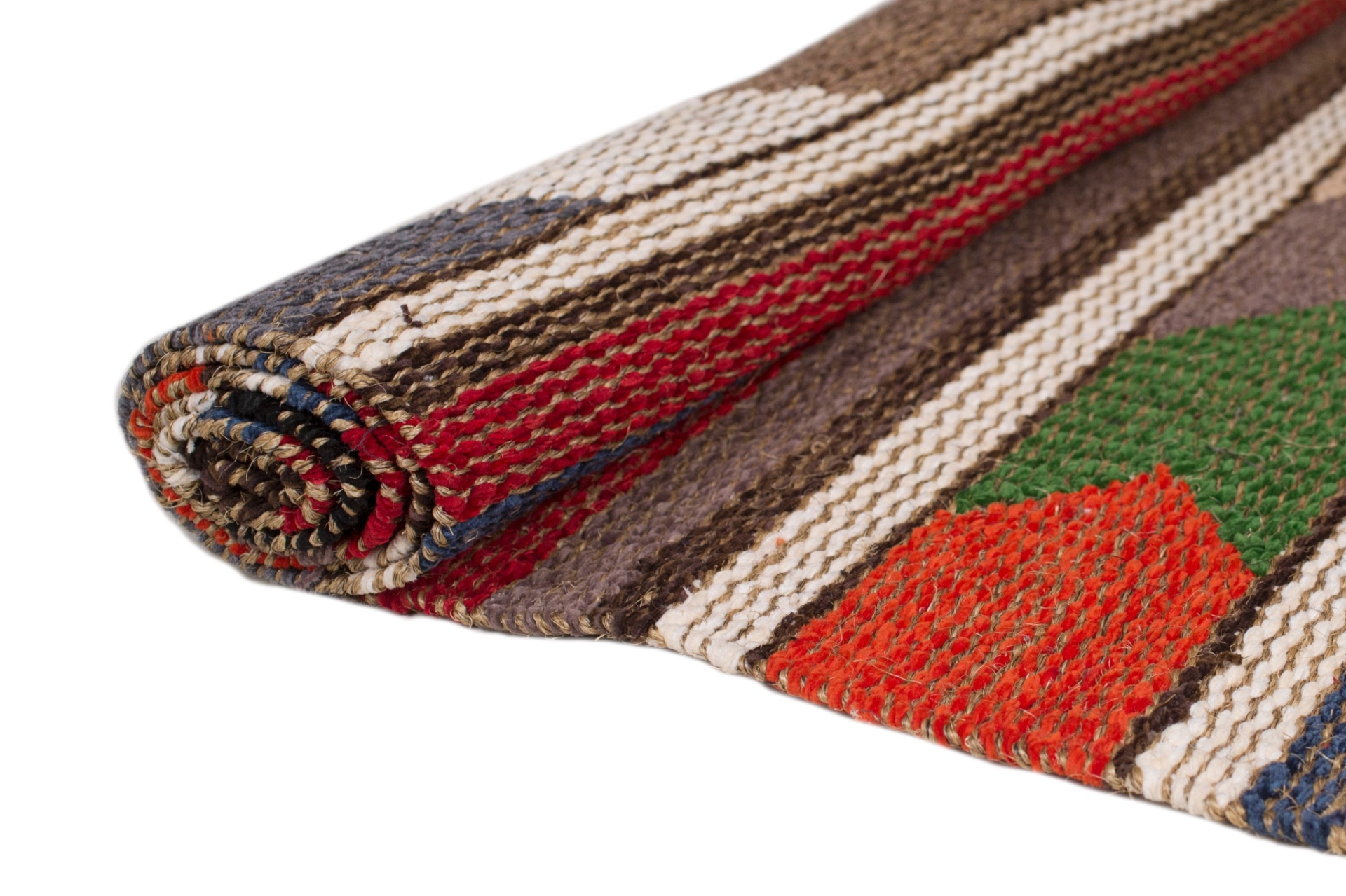 Feito de algodão e tecido chenille, o tapete Aiyra é fabricado em tear manual e custa R$ 729 (a peça medindo 2 m por 1,5 m) na Meu Móvel de Madeira (www.meumoveldemadeira.com.br) I Preços pesquisados em julho de 2015 e sujeitos a alterações - Ederson Seiffert/ Divulgação