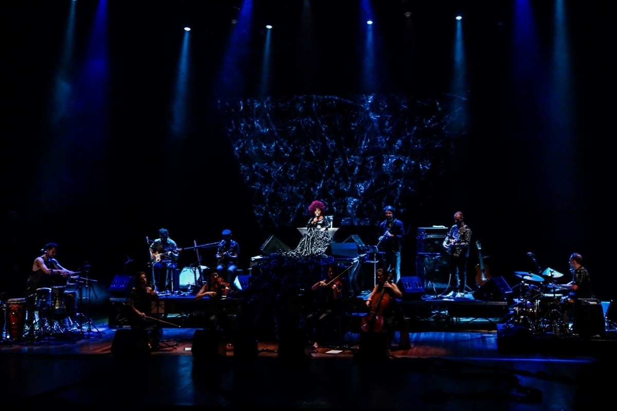 4.out.2014 - A cantora Elza Soares no show de abertura da turnê de seu disco de inéditas, "A Mulher do Fim do Mundo" - Manuela Scarpa/Photo Rio News