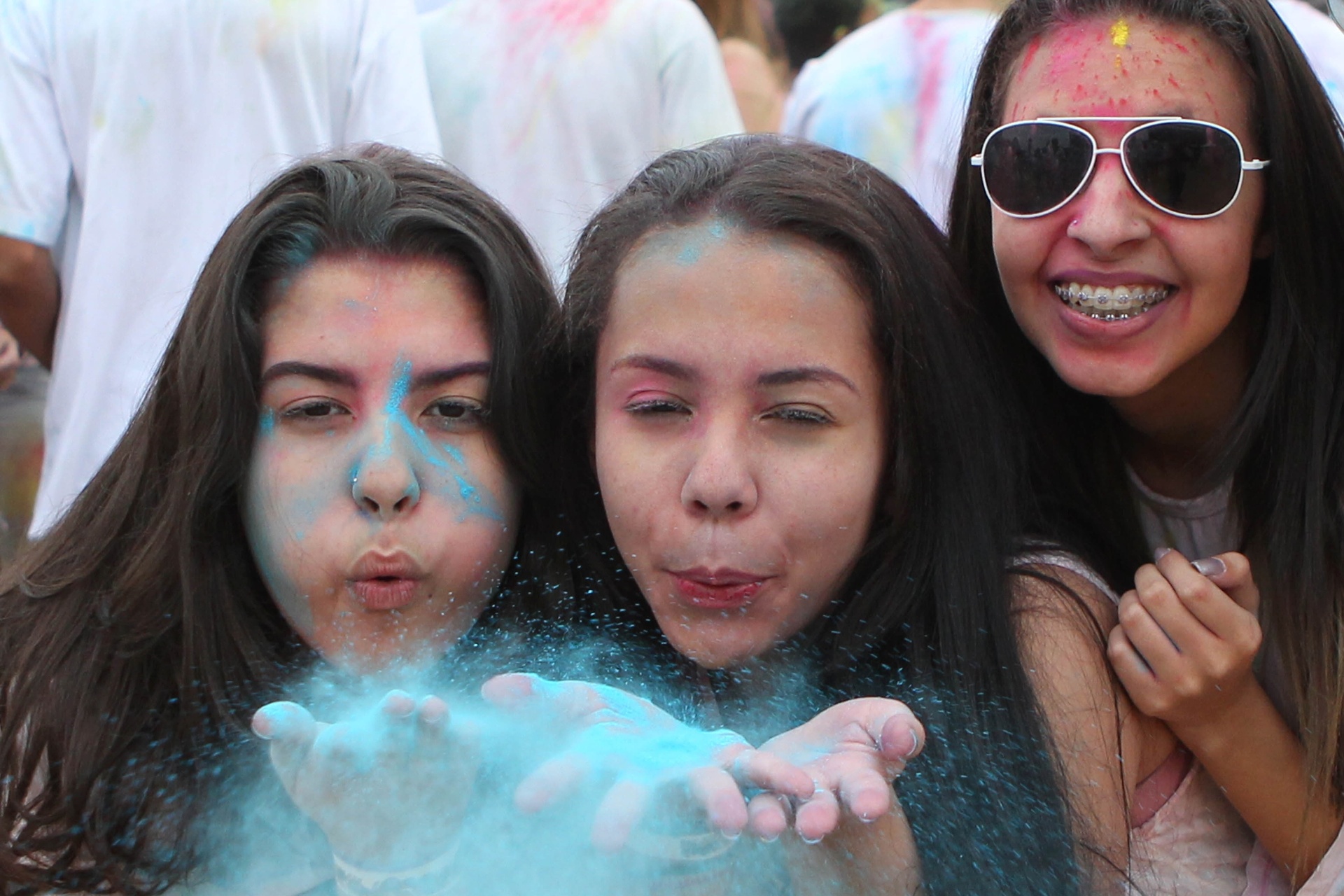 4.out.2015 - Festival Holi Color Brasil atrai muitos jovens na Arena Relâmpago, no Estádio da Portuguesa ? Canindé, em São Paulo, neste domingo - Junior Lago/UOL