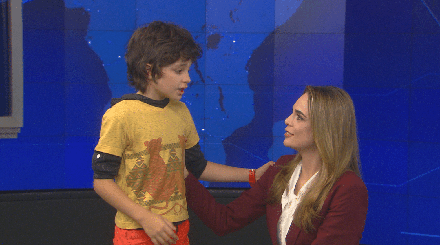 Felipe (Kevin Vechiatto) diz para Rachel Sheherazade que ela deveria ser a presidenta do Brasil - Divulgação/SBT