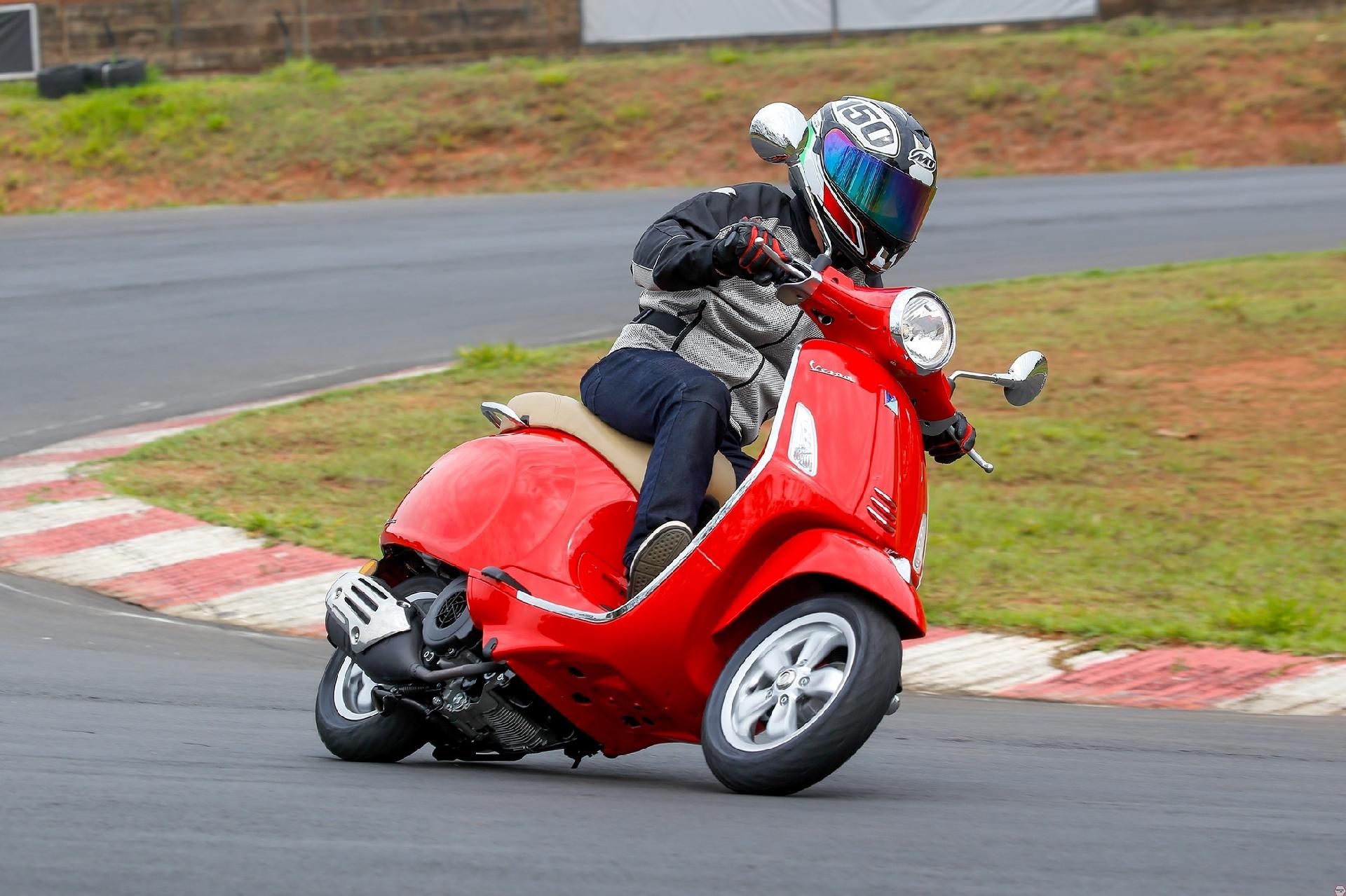 Vespa Primavera 125 - Luciano Sampafotos