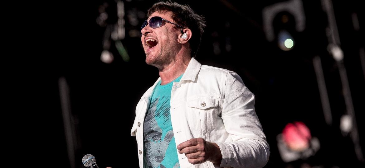 O vocalista do Duran Duran, Simon, comandou a apresentação da banda no segundo dia de Lollapalooza, no Autódromo de Interlagos, em São Paulo - Keiny Andrade/Folhapress