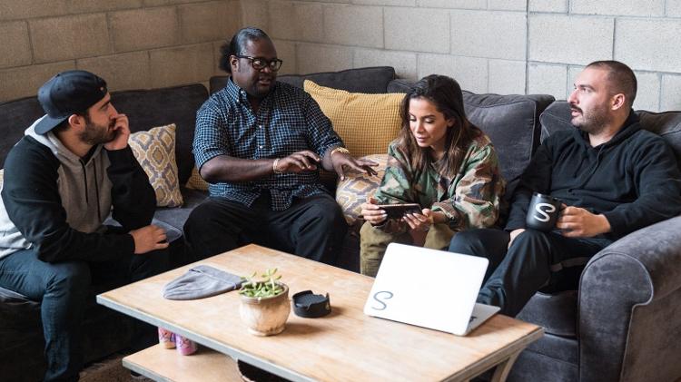 Anitta no escritório da Shot Studios, em Los Angeles - Calvin Williams/Reprodução/Billboard - Calvin Williams/Reprodução/Billboard