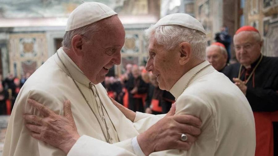 O papa Francisco e o papa emérito Bento 16, em imagem de 2017 - Getty Images