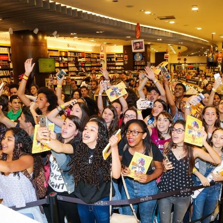 Multidão de fãs vai a lançamento de Kéfera em São Paulo - Manuela Scarpa/Brazil News - Manuela Scarpa/Brazil News