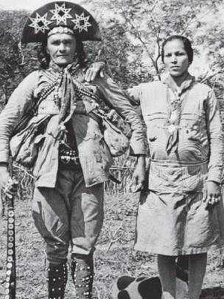 Dadá e Corisco: A cangaceira foi raptada e estuprada por ele. Com o passar dos anos, foi adquirindo papel de liderança no grupo  - Benjamin Abrahão - Benjamin Abrahão