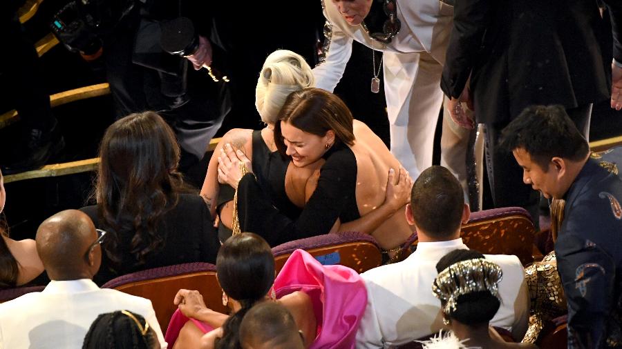 Irina Shayk, mulher de Bradley Cooper, parabeniza Lady Gaga pelo Oscar de melhor canção original - Kevin Winter/Getty Images