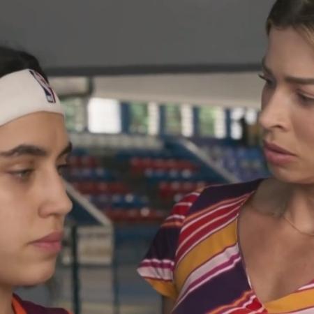 Gabriela (Giovanna Coimbra) e Paloma (Grazi Massafera) em cena de Bom Sucesso - Reprodução/TV Globo