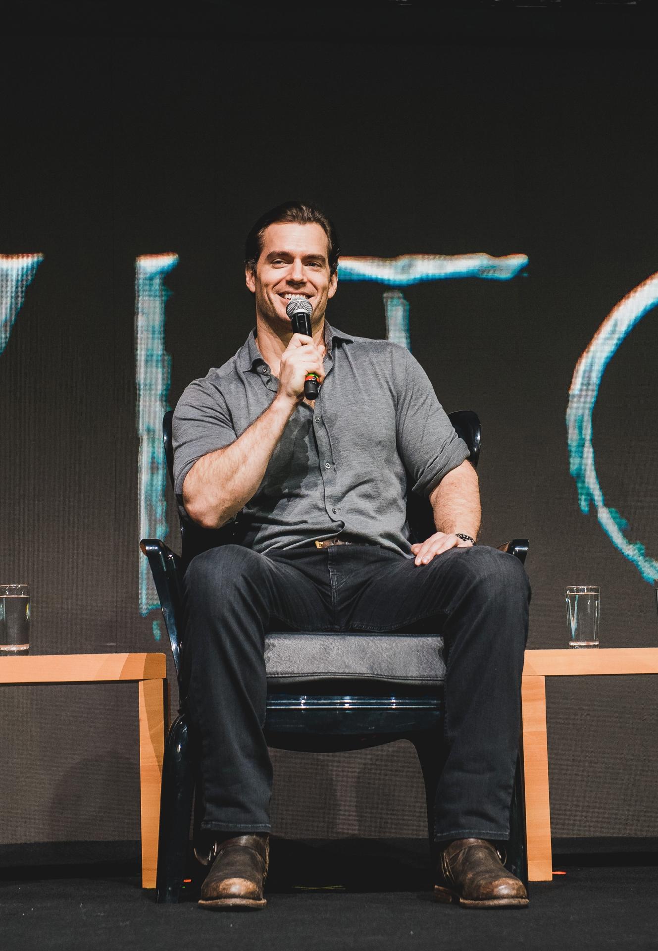 Henry Cavill aparece de surpresa na CCXP 2019 para divulgar a série The Witcher - Divulgação/Netflix