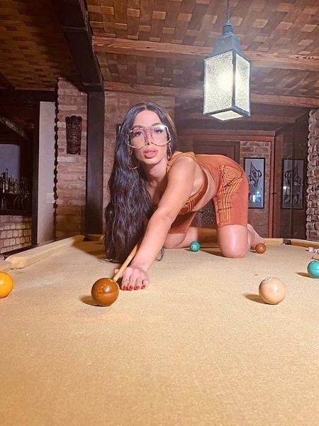 Anitta posou sexy em mesa de sinuca para ensaio fotográfico - Reprodução/Instagram