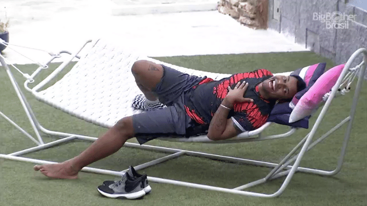 BBB 21: Nego Di conversava com Arthur e Projota na área externa da casa - Reprodução/Globoplay - Reprodução/Globoplay