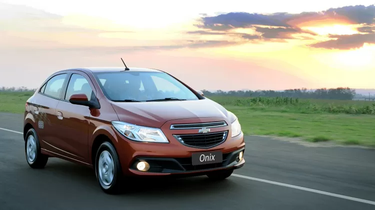 Chevrolet Onix LT 2013 - Divulgação - Divulgação
