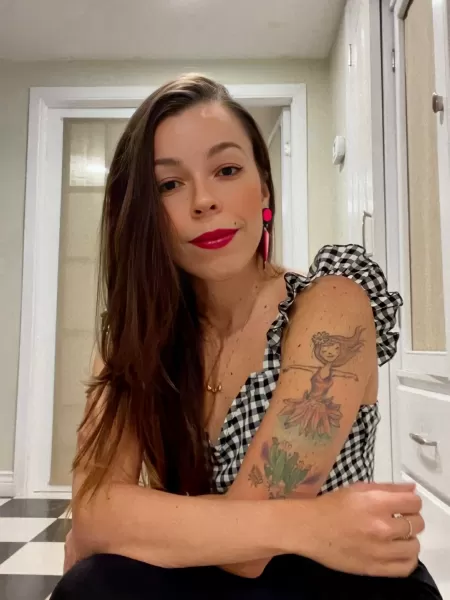 A influencer Janaine Cavalcanti (@oh.tdah), 37, foi diagnosticada com TDAH já na vida adulta e hoje compartilha informações sobre a doença em seu perfil no Instagram, onde acumula cerca de 140 mil seguidores - Arquivo pessoal - Arquivo pessoal