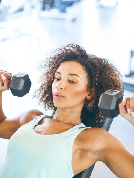 Musculação para mulheres: especialistas respondem 3 principais dúvidas