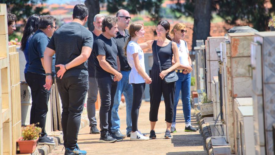 Daniel visita túmulo de João Paulo ao lado da filha e da mulher - Bruna Grassi/Brazil News