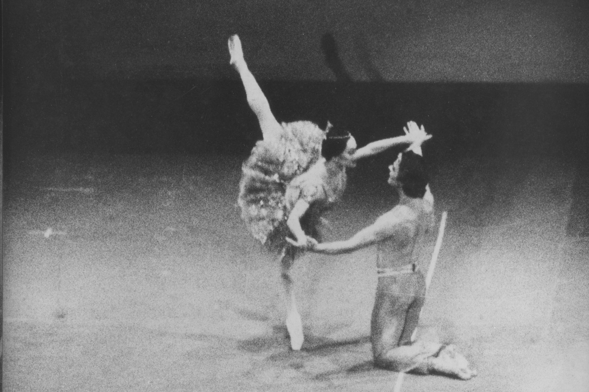 Apresentação de Mikhail Baryshnikov, em 1980. A imagem faz parte da exposição "Ano 45: construção, histórico, origens, registros" em BH - Divulgação
