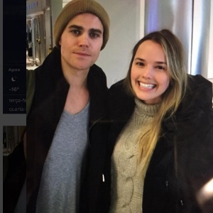 Fã da série "The Vampires Diaries", Thaeme tieta Paul Wesley nos Estados Unidos: "Quase morri. No mesmo voo que eu! Estou tremendo igual vara verde. Mais um sonho que achei que seria impossível realizar realizado", escreveu a cantora no Instagram - Reprodução/Instagram - Reprodução/Instagram