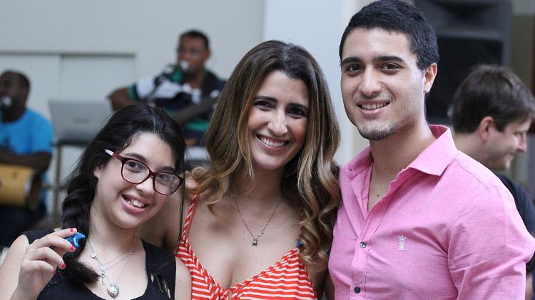 Júlia, Carolina Felício e o filho Marcelo -- Pais de crianças autistas contam sobre o esforço para promover a interação entre os filhos - Fabio Benedicto/Divulgação - Fabio Benedicto/Divulgação
