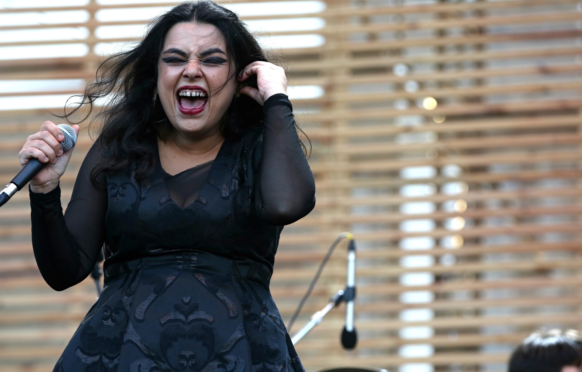 8.out.2016 - Revelação da música brasileira, Ava Rocha, filha do cineasta Glauber Rocha, se apresenta no Popload Festival neste sábado (8) - Flávio Florido/UOL