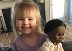 Menina de 2 anos "desmonta" comentário preconceituoso de caixa de loja - Reprodução/Instagram