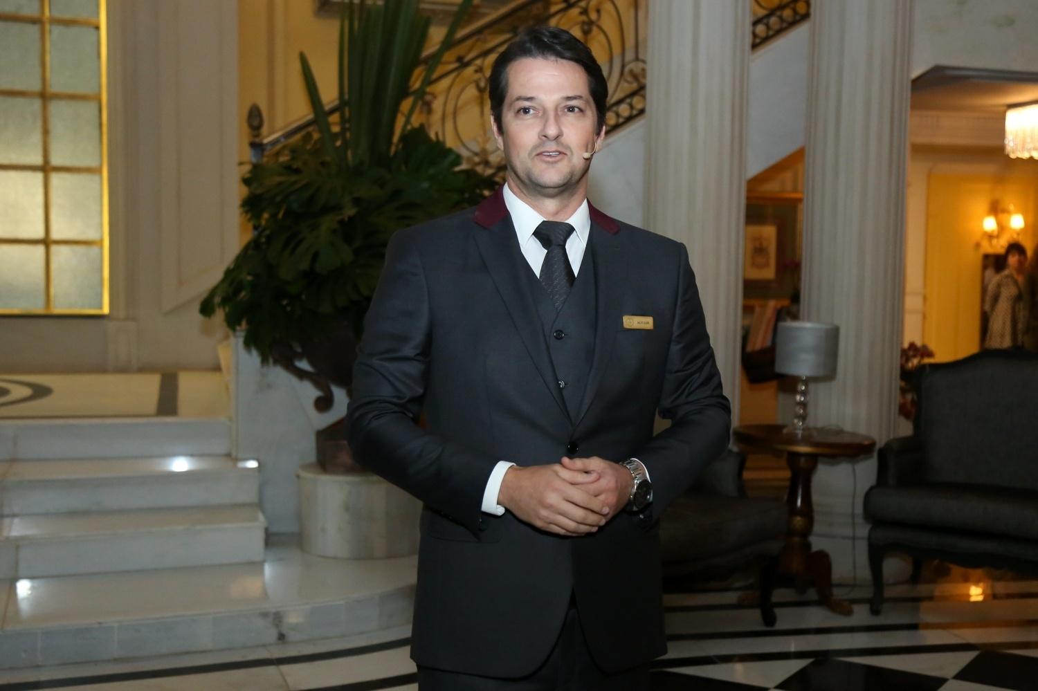 Marcelo Serrado recebe convidados no fictício hotel Carioca Palace, cenário da novela "Pega Pega" - Roberto Filho/Brazil News