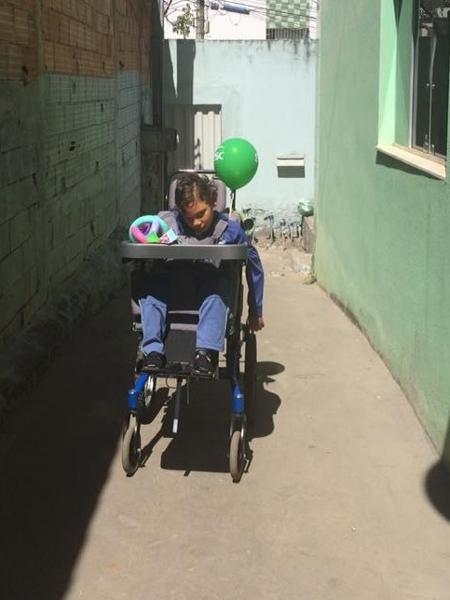 Garoto com paralisia cerebral foi impedido de fazer passeio com escola em BH - Reprodução/Facebook