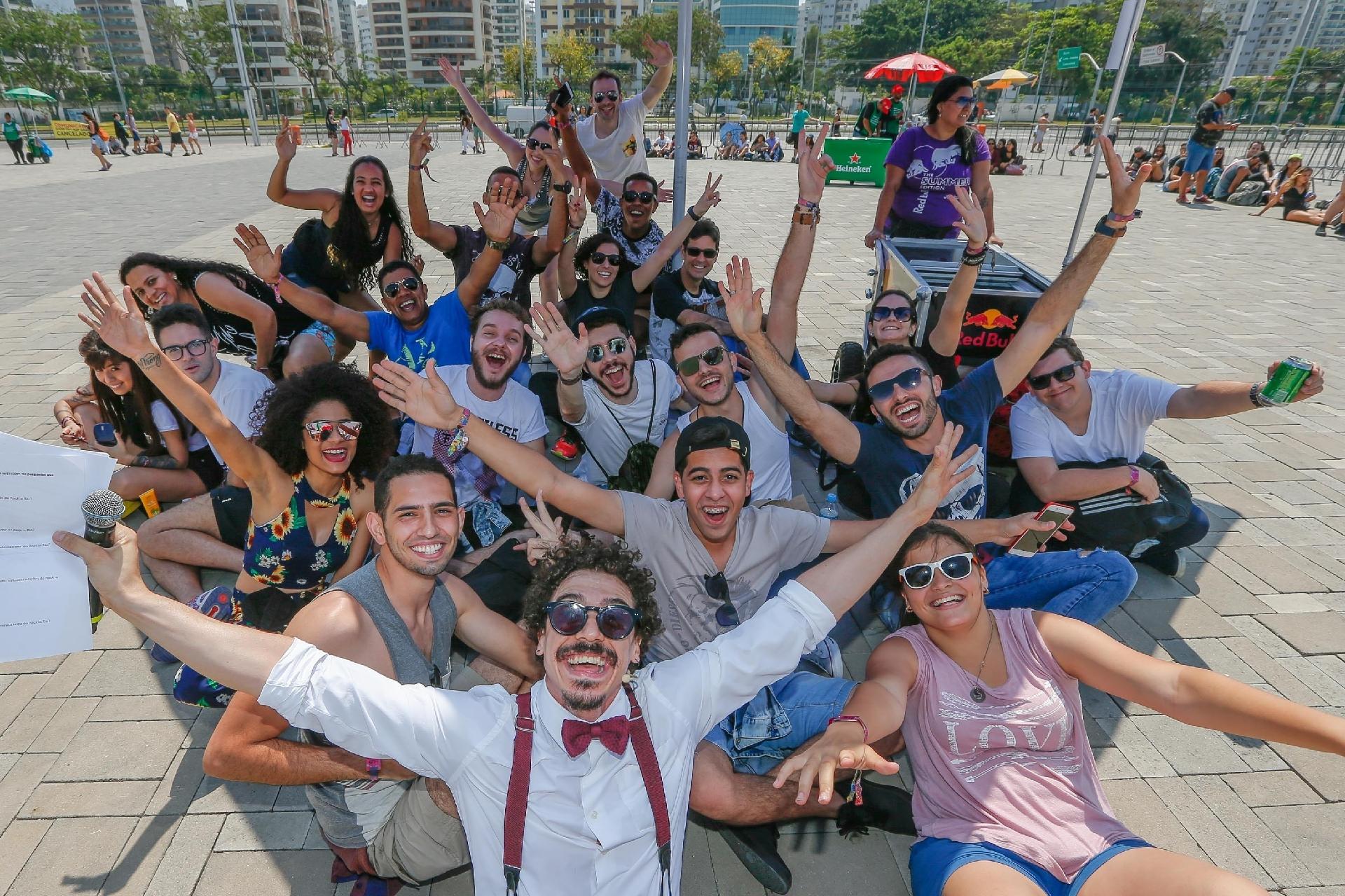 Animação toma conta da galera antes do show de Fergie no Rock in Rio - Marco Antonio Teixeira/UOL