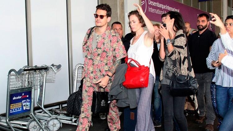 O cantor John Mayer chega com comitiva no Brasil - Wallace Barbosa/AgNews - Wallace Barbosa/AgNews