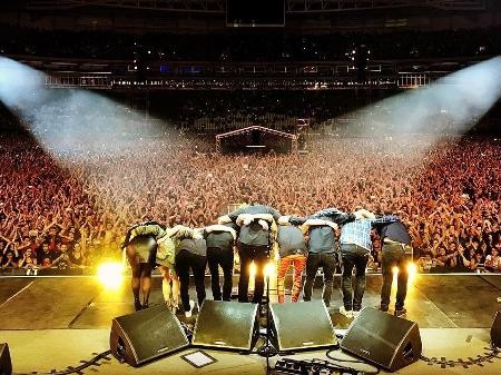 Integrantes do Foo Fighters agradecem ao público após um show em São Paulo em 2018 - Divulgação