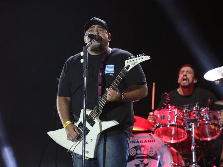 O vocalista Digão passeou pelos maiores hits dos Raimundos no João Rock - Deividi Correa / AgNews