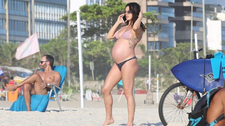 Isis Valverde aproveita do dia de praia no Rio - Thiago Martins / AgNews - Thiago Martins / AgNews