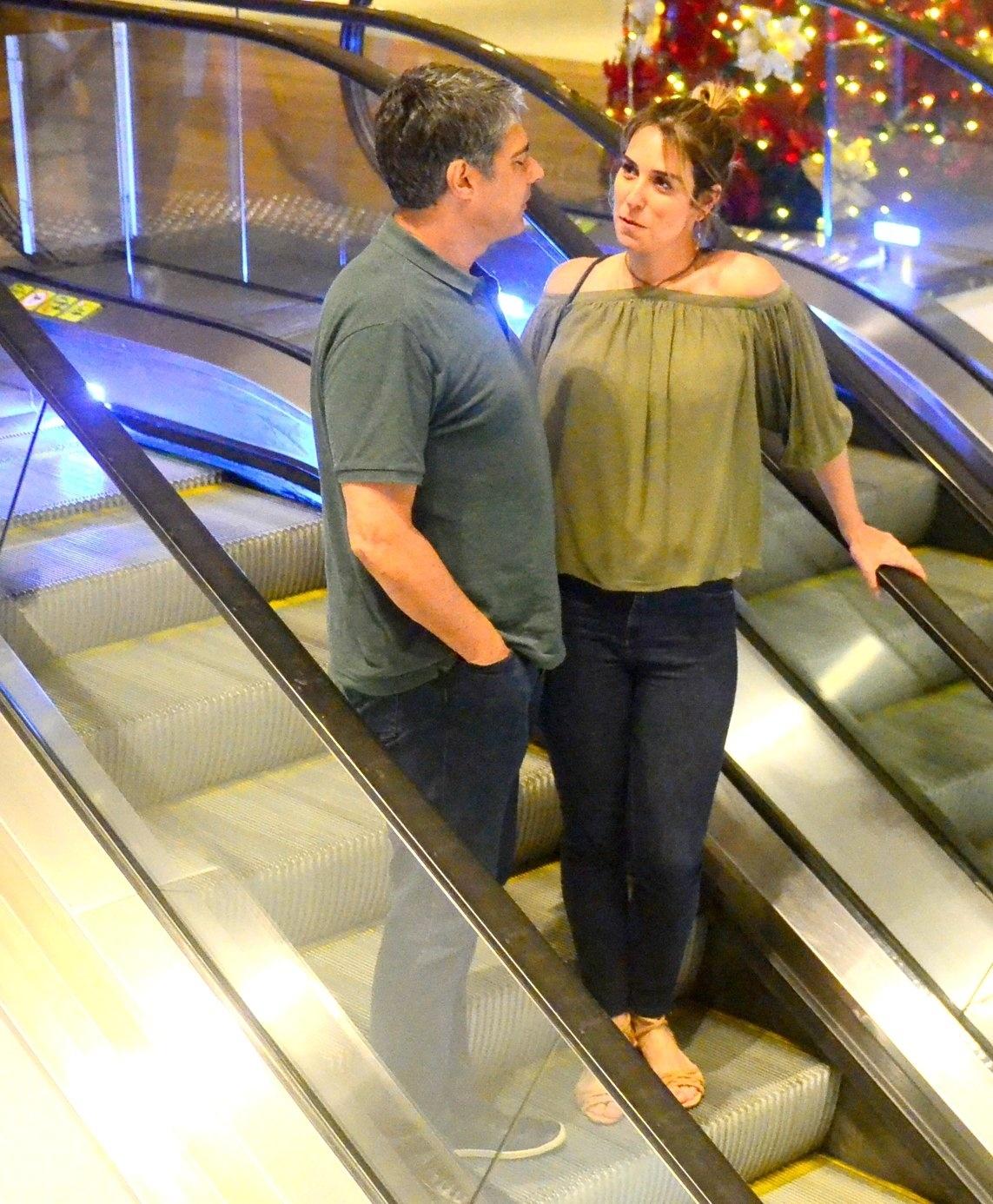 William Bonner e Natasha Dantas passeiam em shopping de luxo na Barra da Tijuca, zona oeste do Rio - Webert Belício/Ag.News