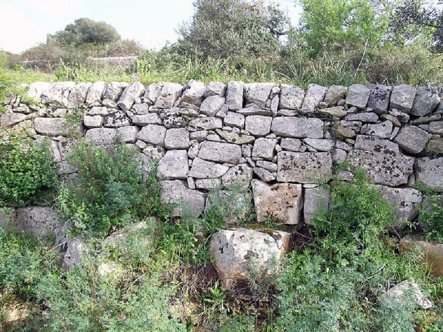 Muro em pedra seca