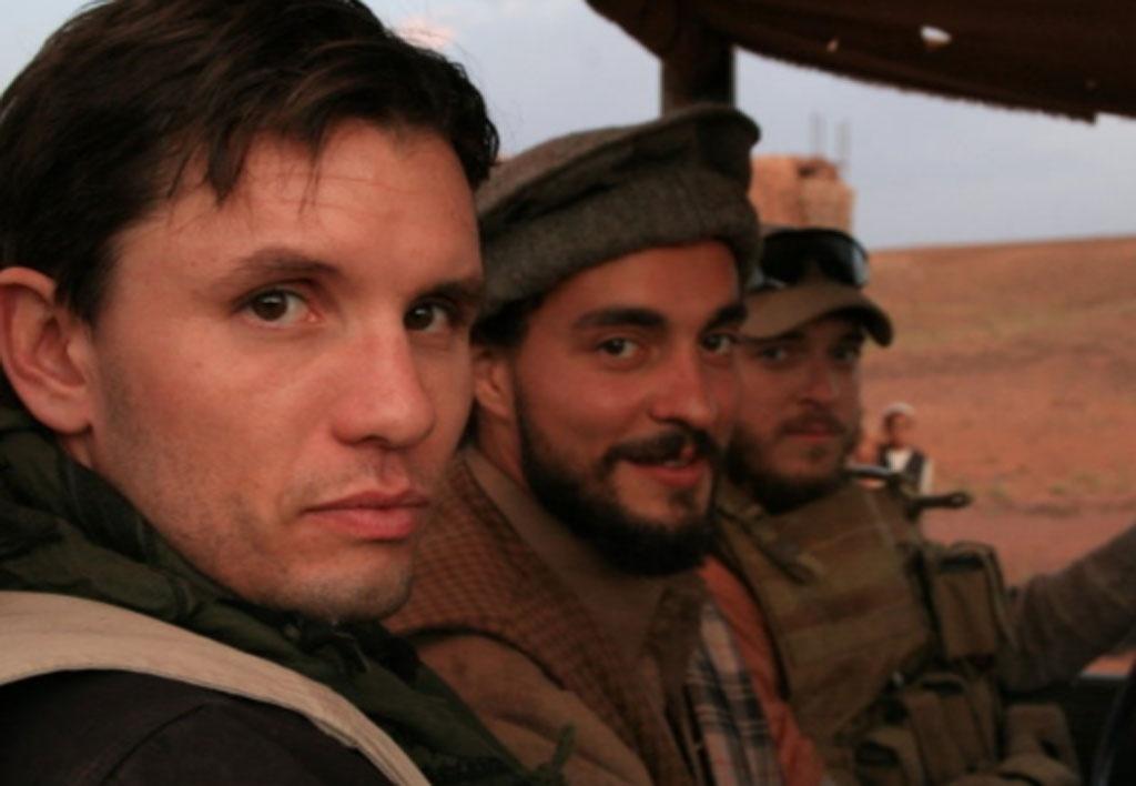 Jonas Ball, Sam Hunter e Chems-Eddine Zinoune em "The Objective" (2008) - Divulgação