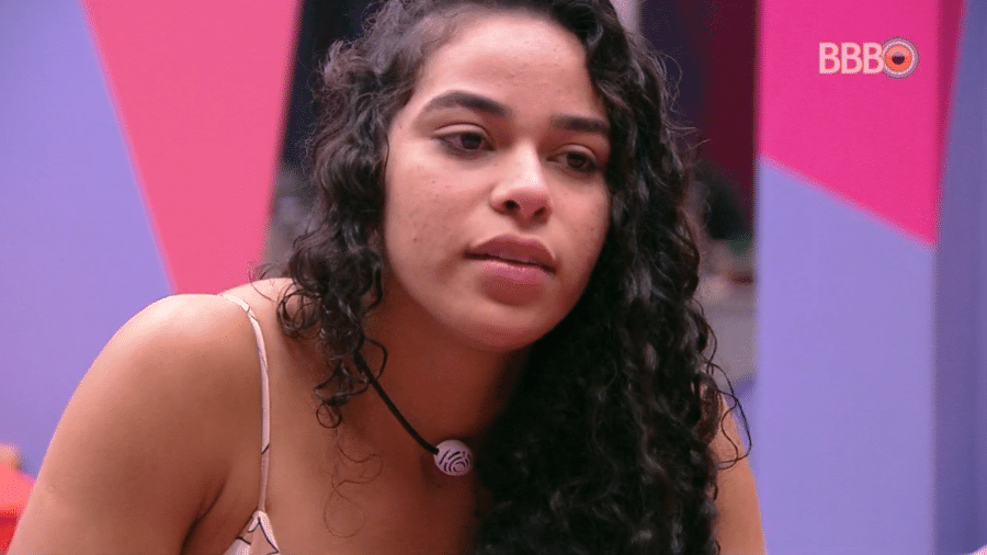 Elana conversa com Rízia no quarto Diamante - Reprodução/Globoplay